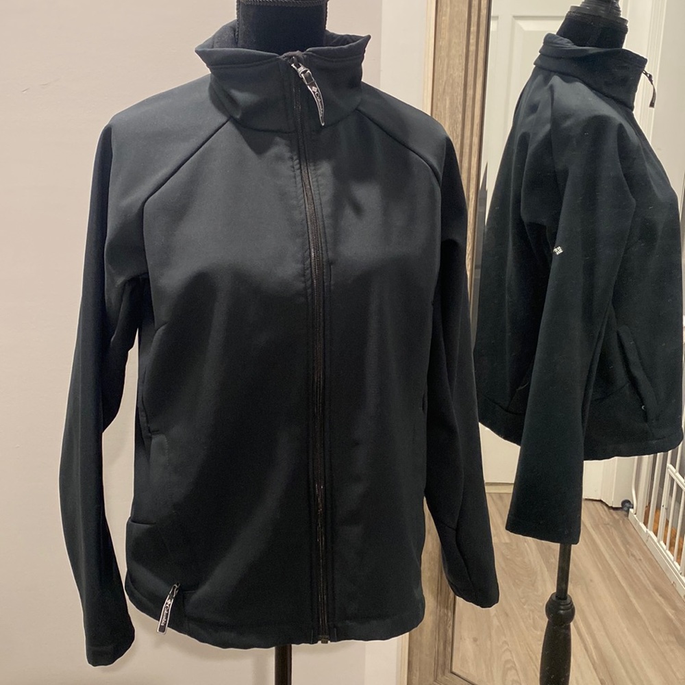 Columbia black full zip long sleeved jacket XL slanted zippered pockets